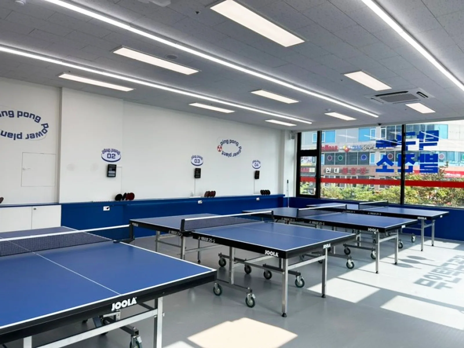 Inside unmanned ping pong center A in Gyeonggi, running unmanned at night